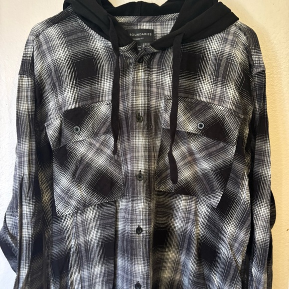 No Boundaries Other - Men's Black and Gray Plaid Hooded Button Down Shirt. Size L
